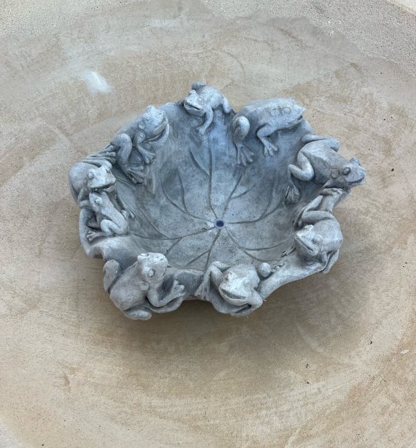 Planter- Circle of Frogs